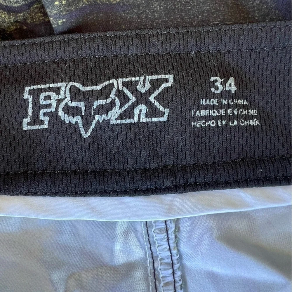 FOX Racing Dark Hawaiian Tropical Boardshorts Green Black 9” Inseam Size 34 GUC